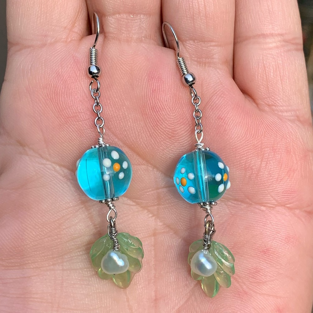 ❤️5/$15 Art Glass Floral Wire Wrapped Dangling Earrings with Pearl Accent